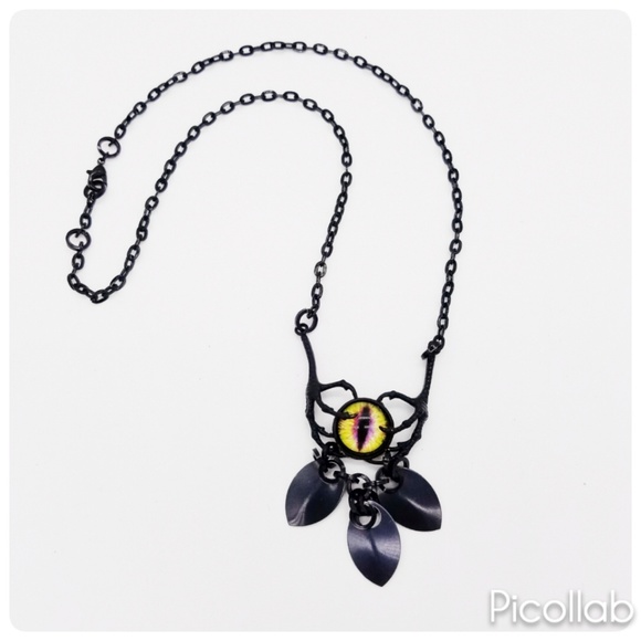 Raven Claw "Dragon Eye" Necklace - Picture 5 of 7